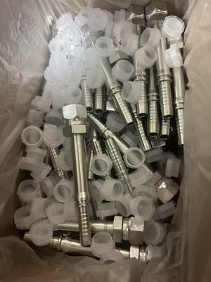 좋은 가격 표준 탄소 강철 수압 펌프 펌프 각기 다른 크기 인치 및 6mm 큰 오일 파이프 합동 철제 브레이크 라인 어댑터 온라인으로