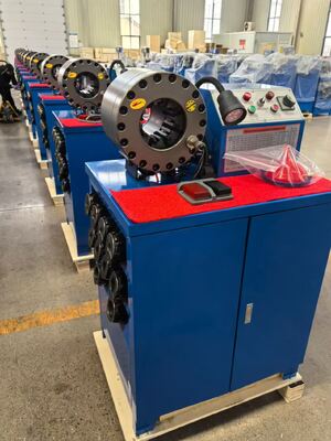 좋은 가격 2인치 600T 압착력 파란색 압착 크기는 빠른 변경 금형 도구로 2.5인치에 도달합니다. 6-51mm 범위와 10개의 교환 가능한 다이가 있는 고무 호스 압착 기계 온라인으로