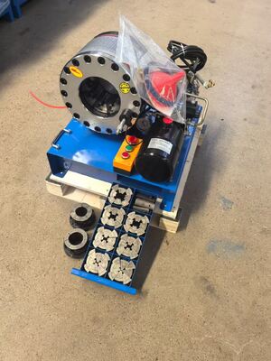 좋은 가격 12V/24V 전압 수압 튜브 크림프 머신 600T 크림프 힘 10 다이와 자동차 로딩을 위해 6-51mm 범위 온라인으로