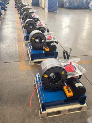 좋은 가격 12V/24V 전압 600T 압착력 10 다이 및 자동차 로딩을 위한 6-51mm 범위의 2 인치 유압 호스 압착 기계 온라인으로